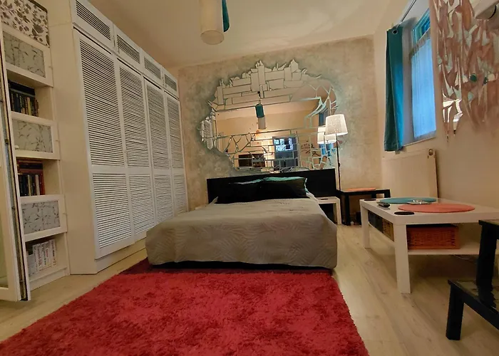 Artsy, Fully Equipped House, 2 Bedrooms, 2 Tvs, Free Parking, All To Yourself!